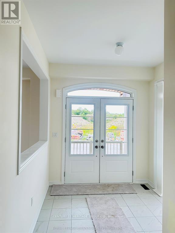 1 Wayne Allison Drive, Georgina, Ontario  L0E 1R0 - Photo 2 - N12528638