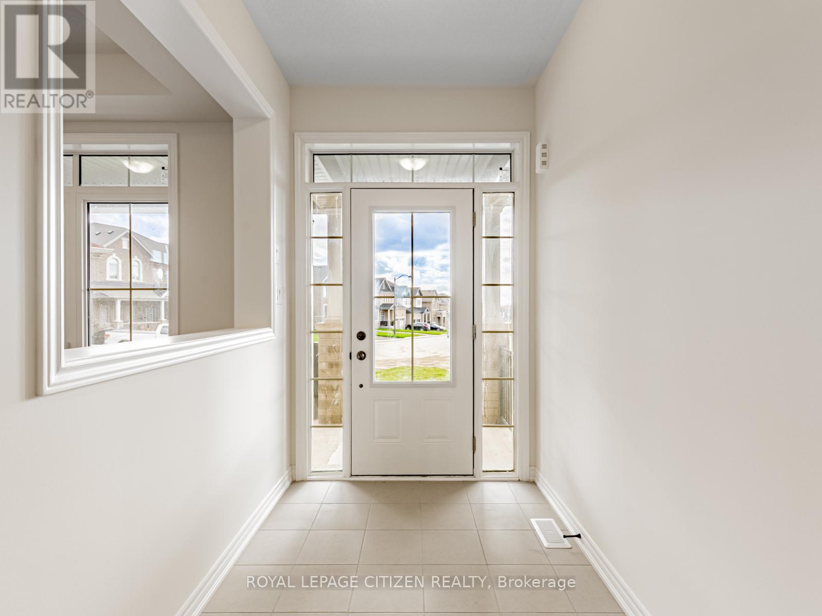 88 Lawrence D. Pridham Avenue, New Tecumseth, Ontario  L9R 0X4 - Photo 4 - N12528648