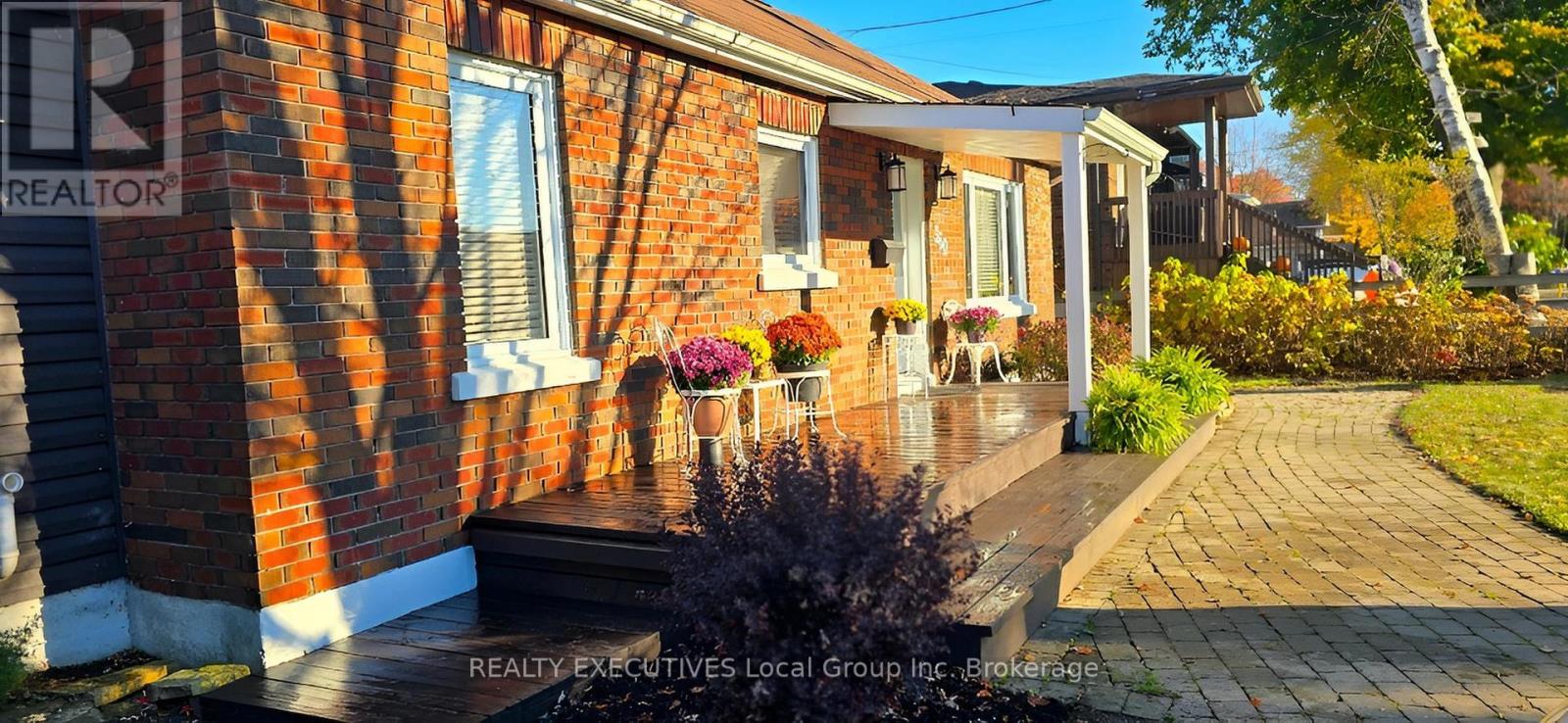 160 Whitney Avenue, North Bay, Ontario  P1A 1Z2 - Photo 2 - X12528944