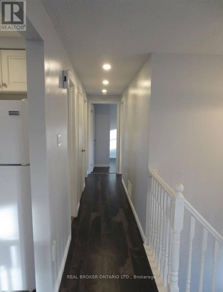 Upper - 18 Chippawa Court, Barrie, Ontario  L4M 5N8 - Photo 17 - S12528570