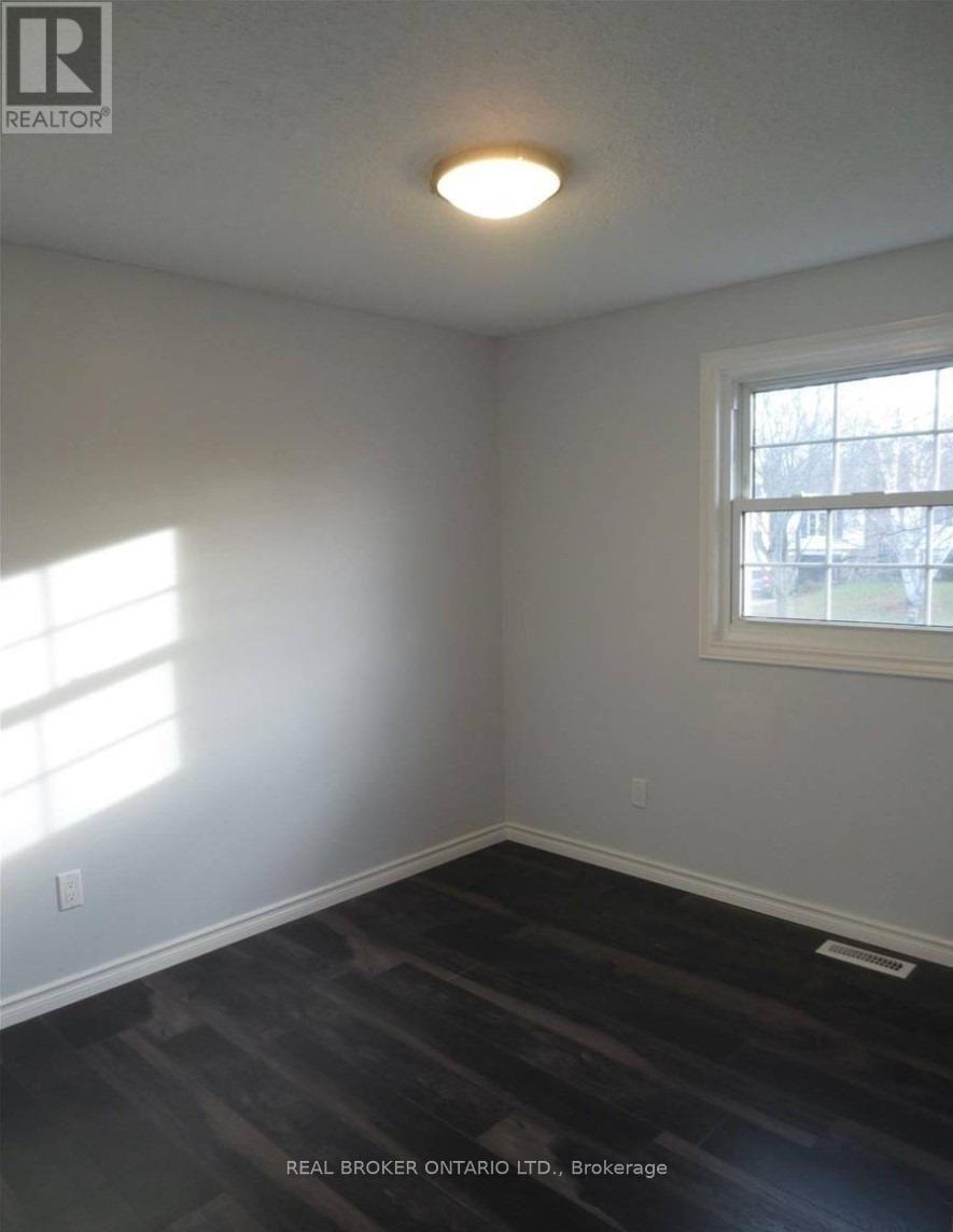 Upper - 18 Chippawa Court, Barrie, Ontario  L4M 5N8 - Photo 22 - S12528570