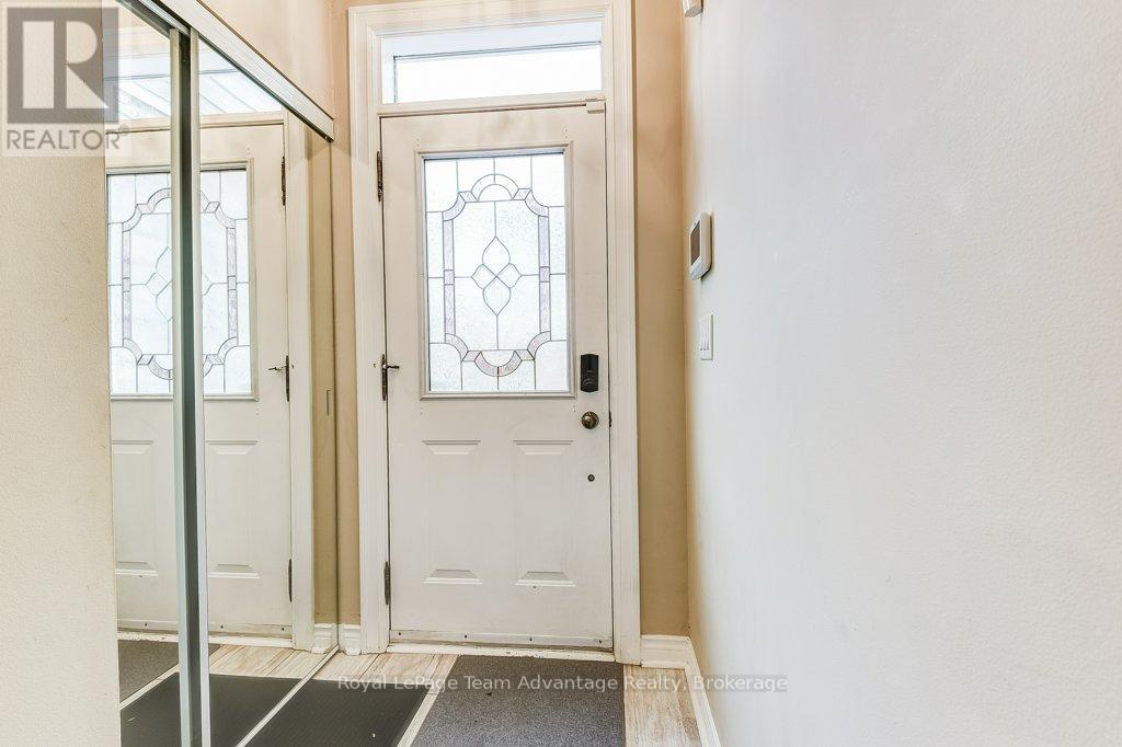 929 Creekfront Way, Newmarket, Ontario  L3Y 8T4 - Photo 3 - N12528992