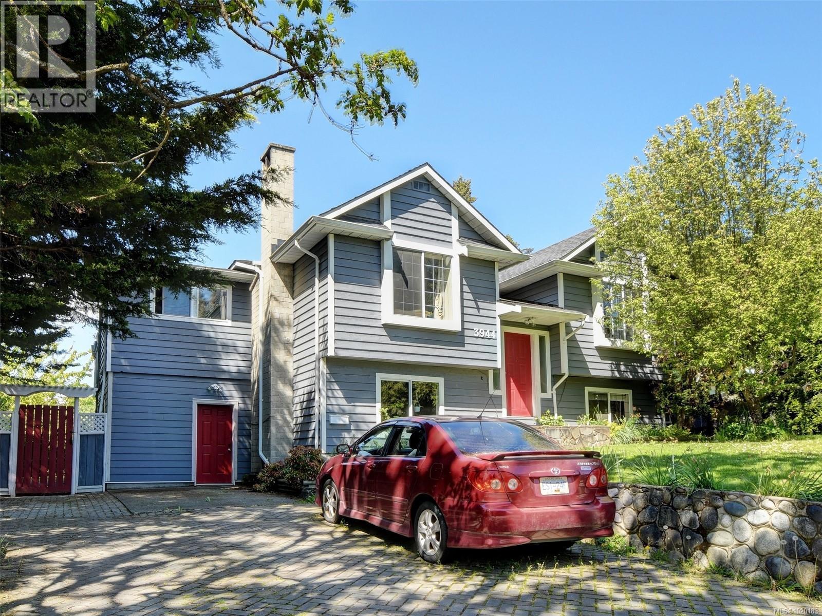 3944 Rainbow St, Saanich, British Columbia
