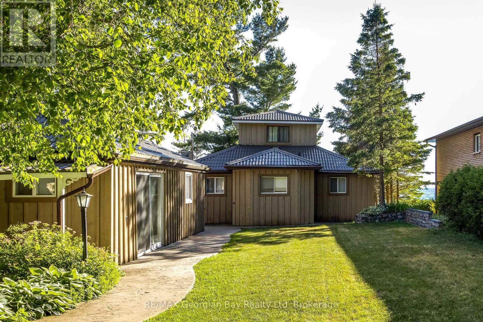 Tiny House for sale: 3 bedroom 2,000 sq.ft. (Listed 2025-11-10)