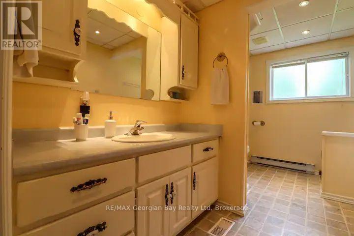 16 Yarwood Road, Tiny, Ontario  L0L 2J0 - Photo 17 - S12528766