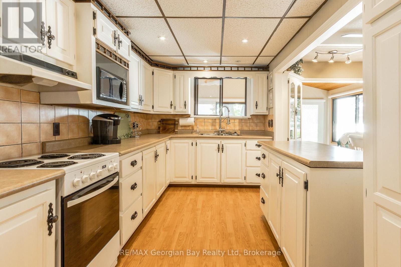 16 Yarwood Road, Tiny, Ontario  L0L 2J0 - Photo 7 - S12528766