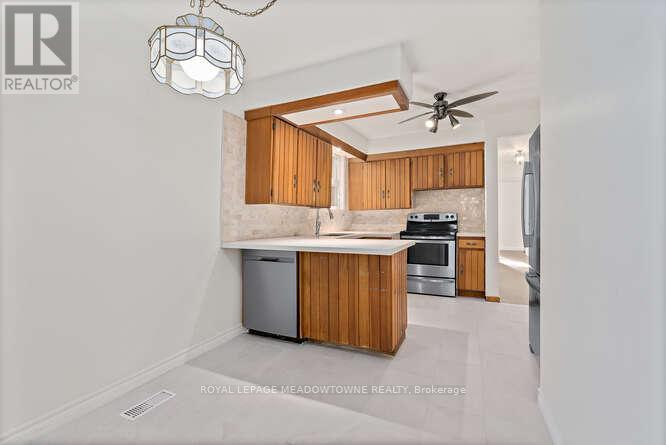 405 Draper Street, Halton Hills, Ontario  L0P 1K0 - Photo 12 - W12511720