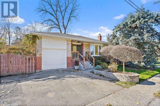 405 Draper Street, Halton Hills, Ontario  L0P 1K0 - Photo 2 - W12511720