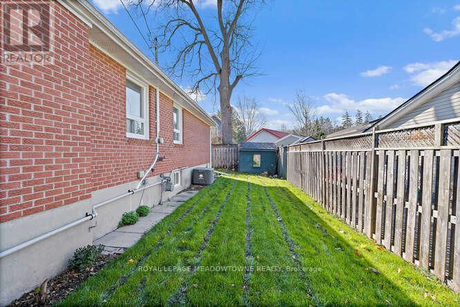 405 Draper Street, Halton Hills, Ontario  L0P 1K0 - Photo 35 - W12511720