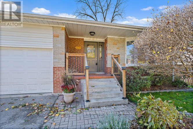 405 Draper Street, Halton Hills, Ontario  L0P 1K0 - Photo 4 - W12511720