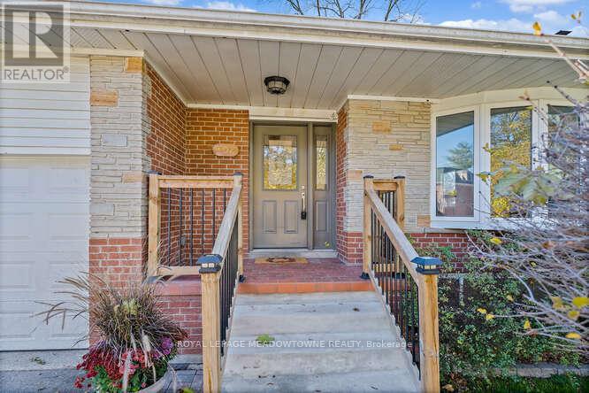 405 Draper Street, Halton Hills, Ontario  L0P 1K0 - Photo 5 - W12511720