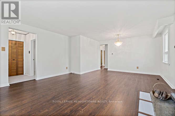 405 Draper Street, Halton Hills, Ontario  L0P 1K0 - Photo 9 - W12511720