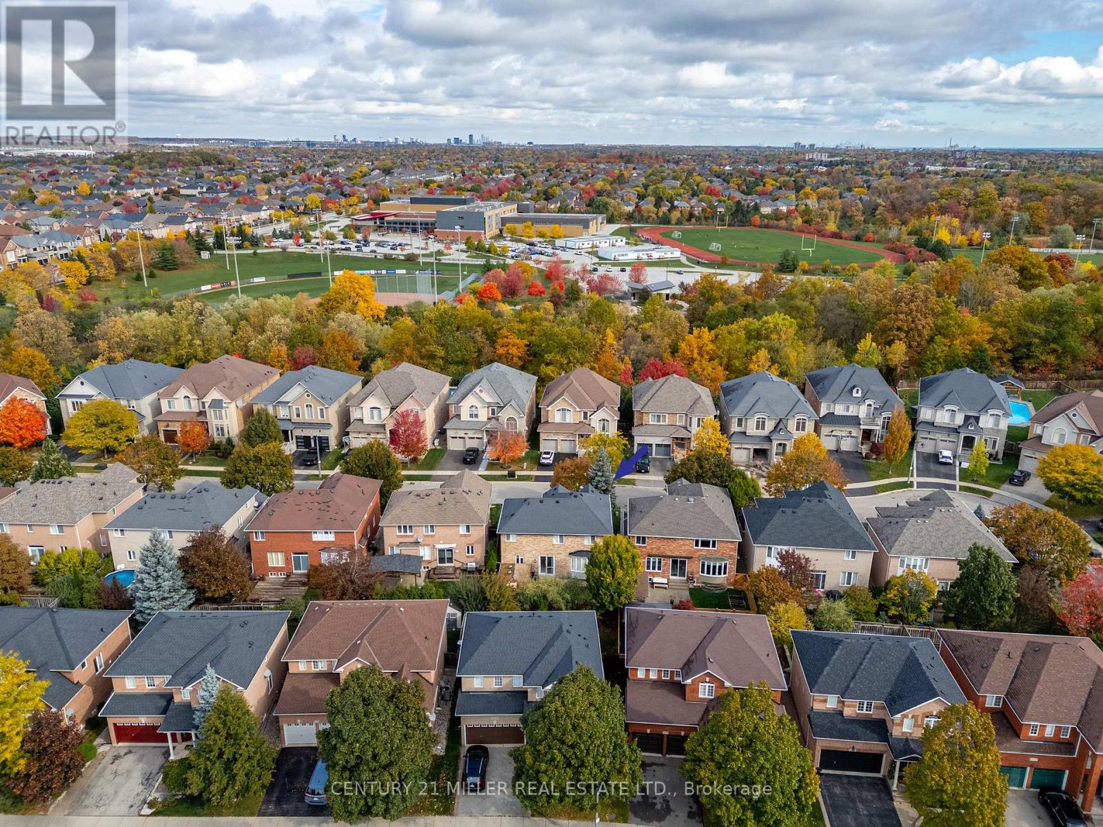 2124 Blackforest Crescent, Oakville, Ontario  L6M 4T6 - Photo 3 - W12528550