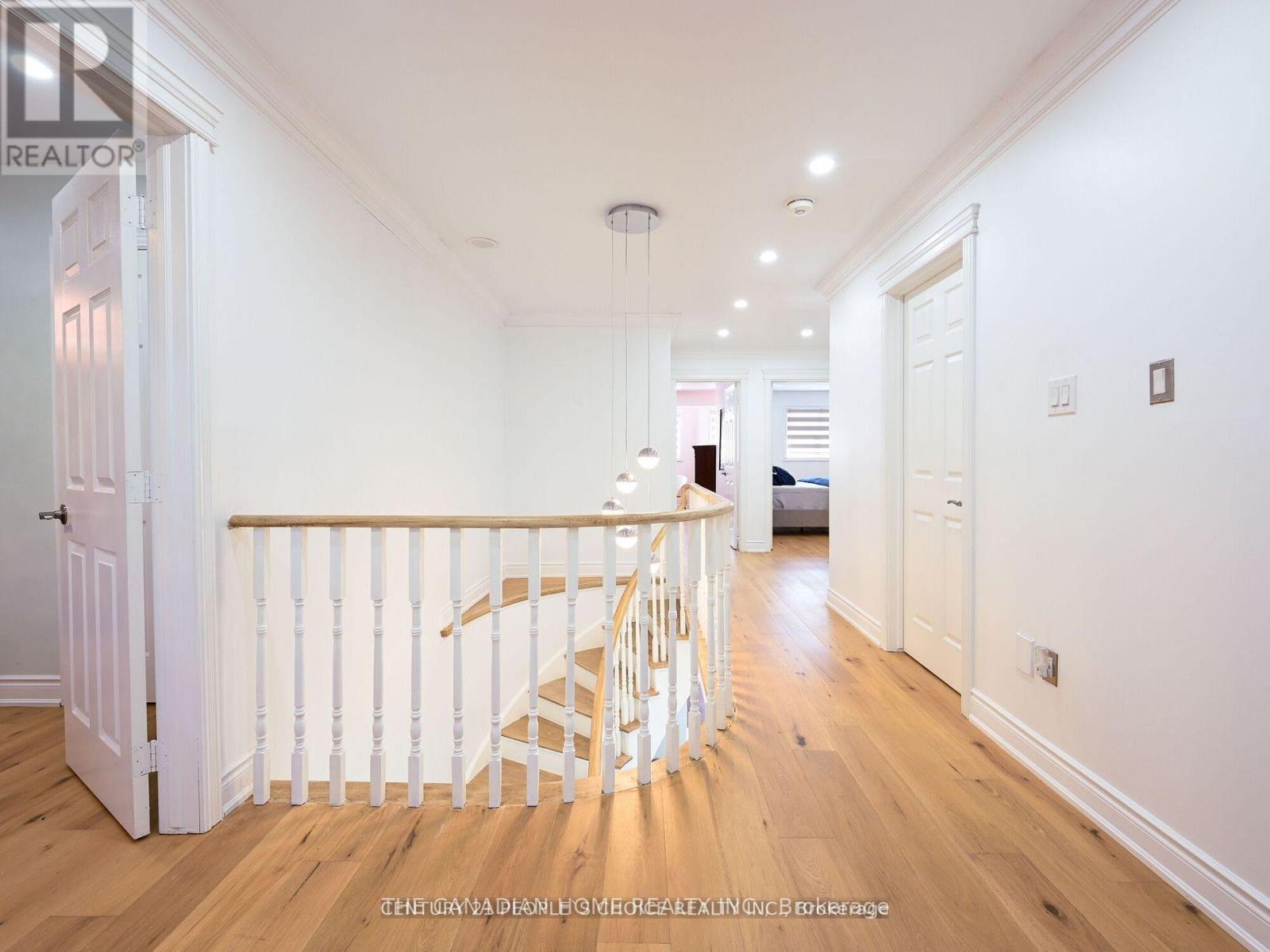 (Short Term) - 6008 Grossbeak Drive, Mississauga, Ontario  L5N 5W8 - Photo 3 - W12528574