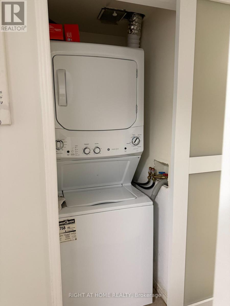 162 - 601 Shoreline Drive E, Mississauga, Ontario  L5B 4K3 - Photo 10 - W12528632