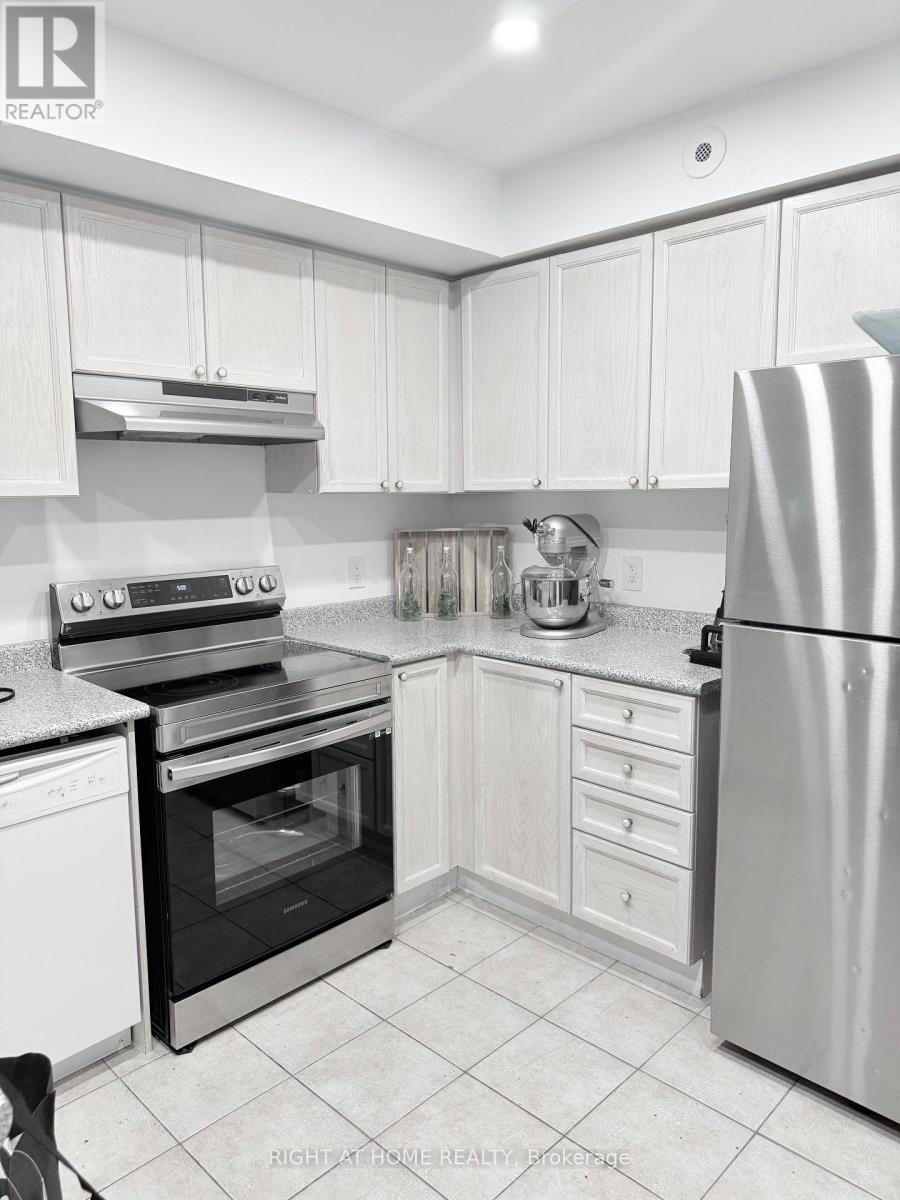 162 - 601 Shoreline Drive E, Mississauga, Ontario  L5B 4K3 - Photo 6 - W12528632