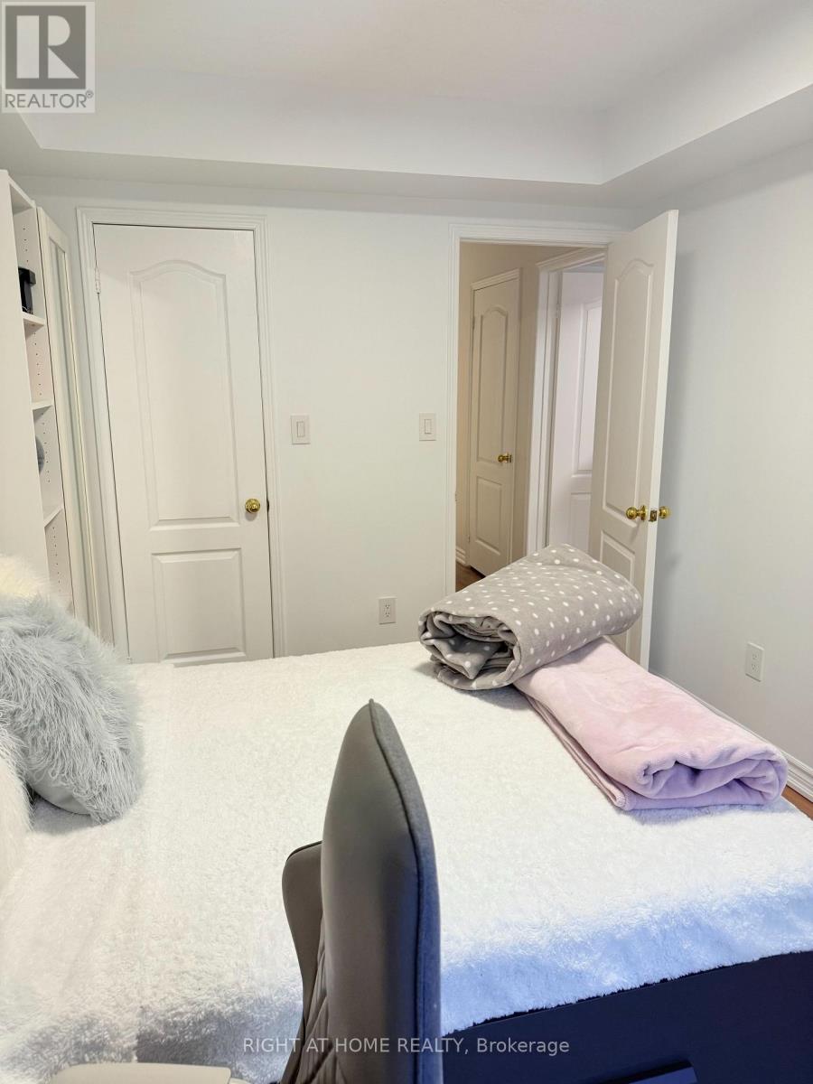 162 - 601 Shoreline Drive E, Mississauga, Ontario  L5B 4K3 - Photo 7 - W12528632