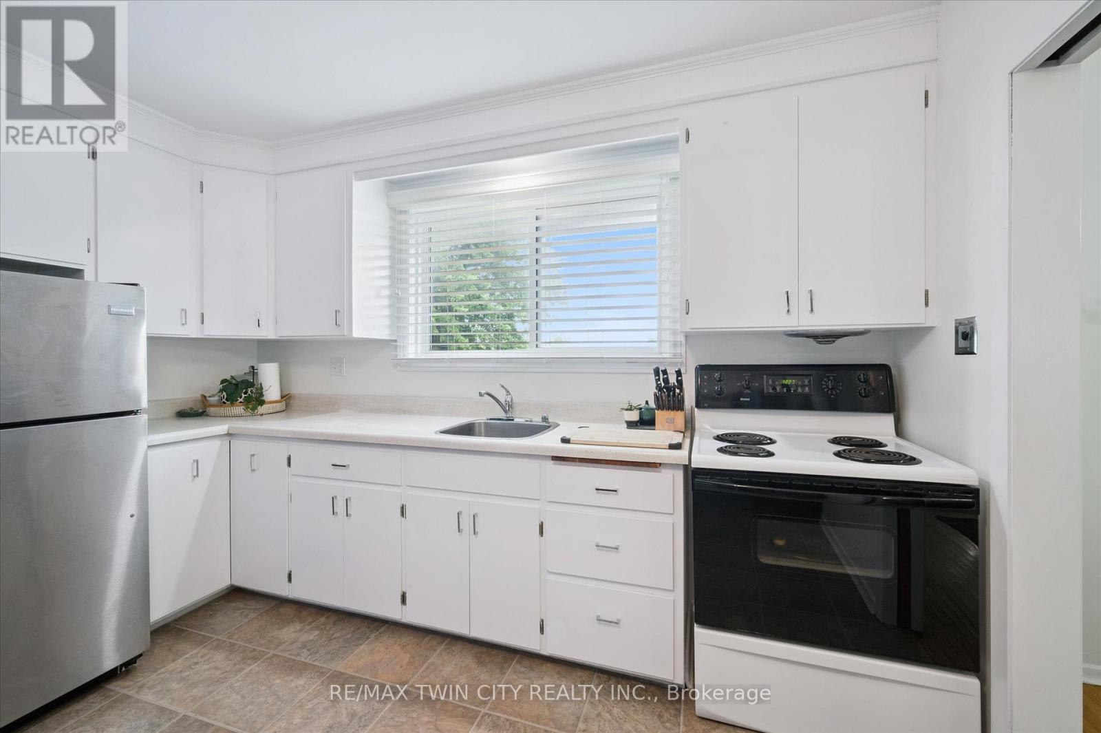 321 Dixon Street, Kitchener, Ontario  N2G 3G1 - Photo 10 - X12528536