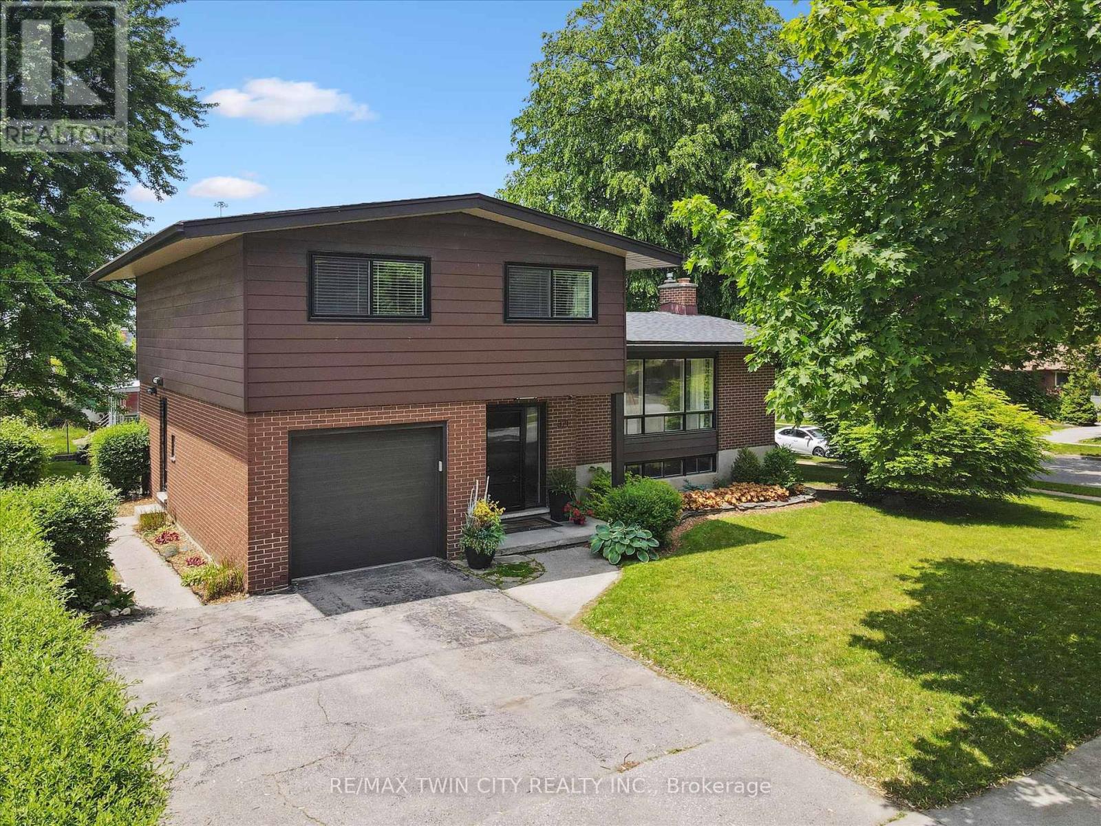 321 Dixon Street, Kitchener, Ontario  N2G 3G1 - Photo 2 - X12528536