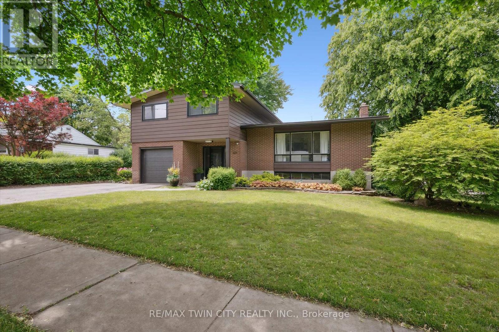 321 Dixon Street, Kitchener, Ontario  N2G 3G1 - Photo 3 - X12528536