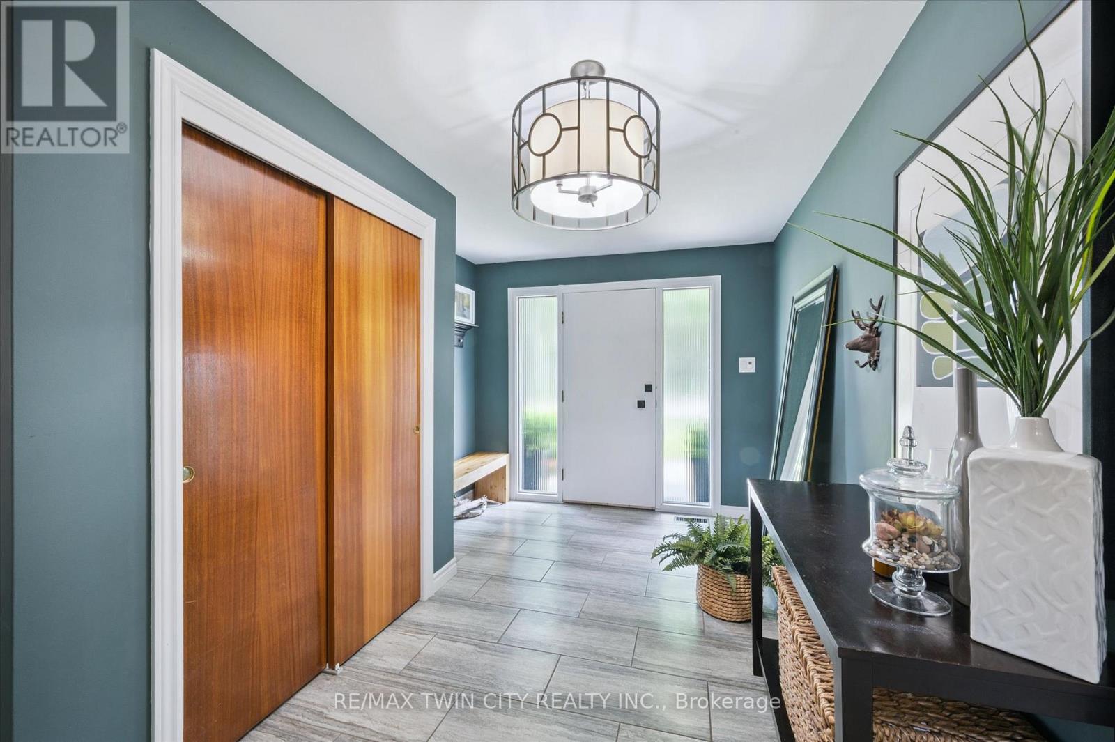 321 Dixon Street, Kitchener, Ontario  N2G 3G1 - Photo 4 - X12528536