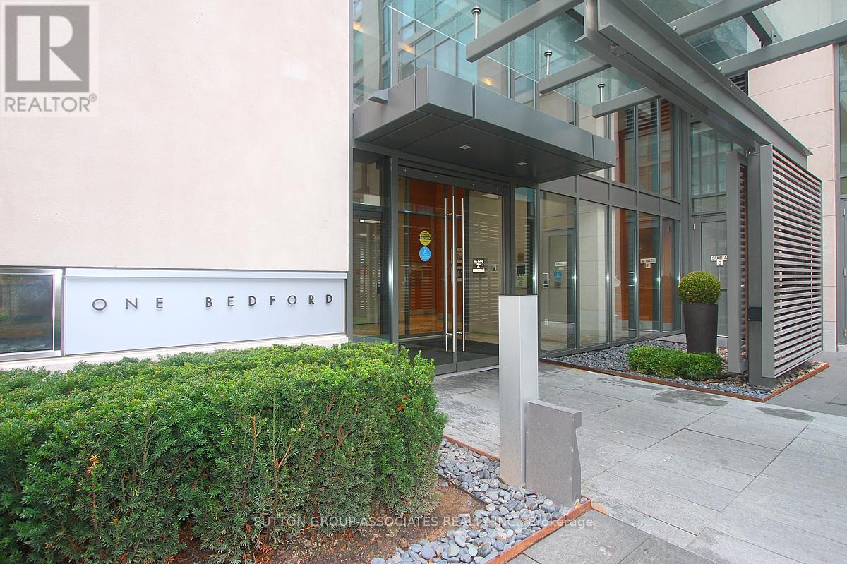 402 - 1 BEDFORD ROAD, Toronto, Ontario
