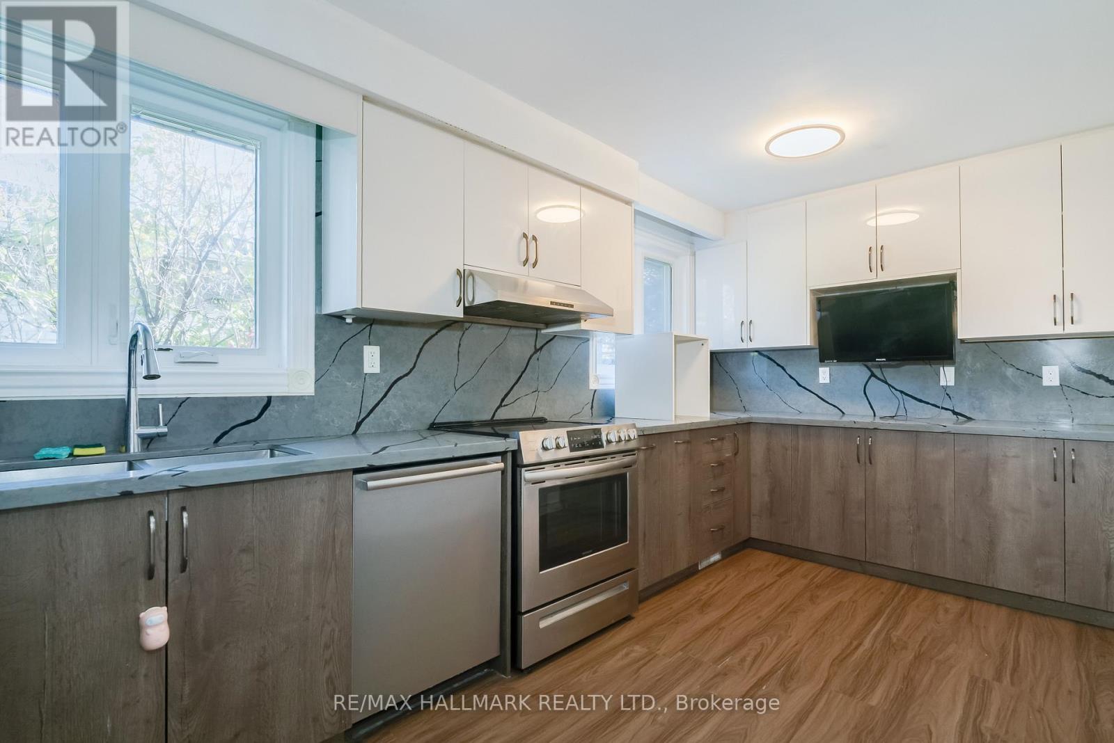 Main Floor - 188 Upper Canada Drive, Toronto, Ontario  M2P 1S8 - Photo 8 - C12528752