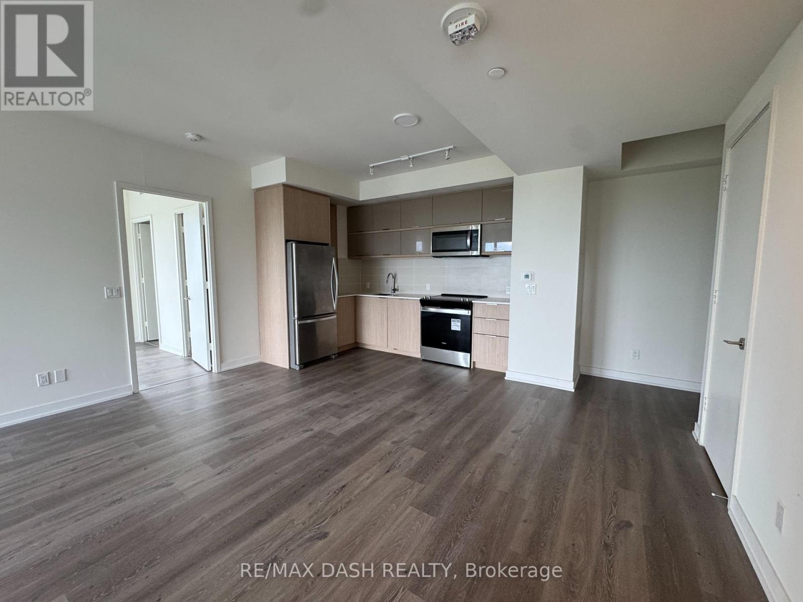 1016 - 10 Deerlick Court, Toronto, Ontario  M3A 0A7 - Photo 2 - C12528768