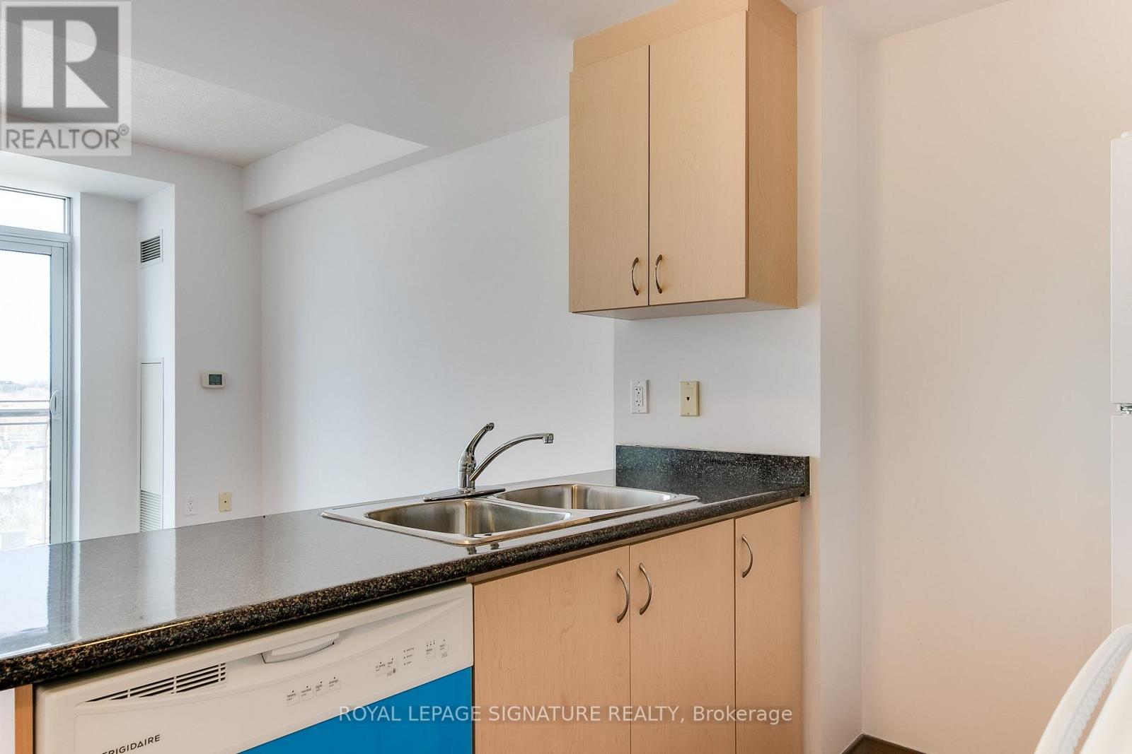 1110 - 15 Maplewood Avenue, Toronto, Ontario  M6C 4B4 - Photo 12 - C12528922