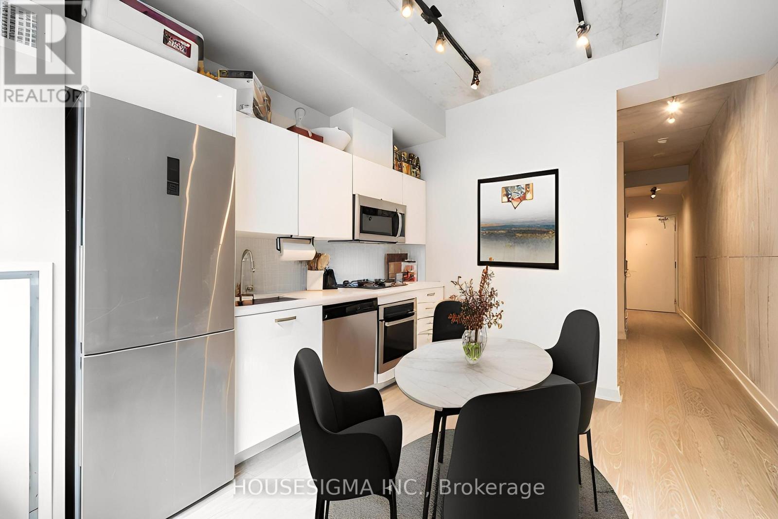 208 - 39 Brant Street, Toronto, Ontario  M5V 0M8 - Photo 3 - C12528990