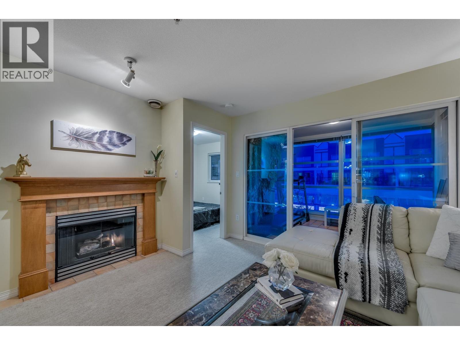 317 2929 W 4TH AVENUE, Vancouver, British Columbia