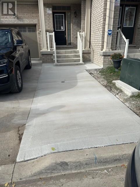 22 Goulston Street, Brampton, Ontario  L7A 5B8 - Photo 3 - W12471499