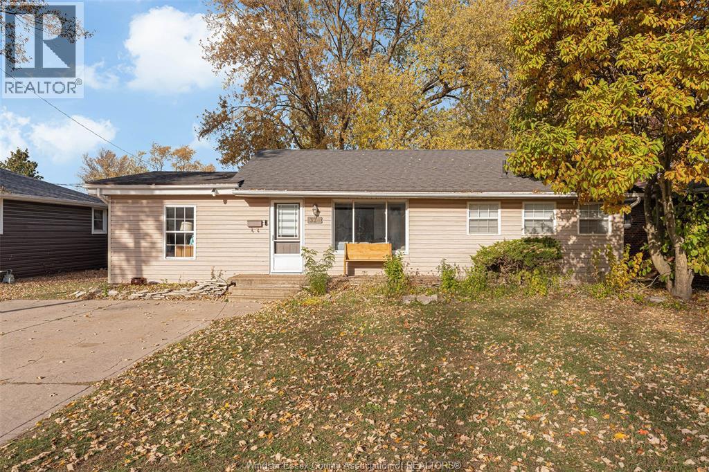 329 SUPERIOR STREET, LaSalle, Ontario