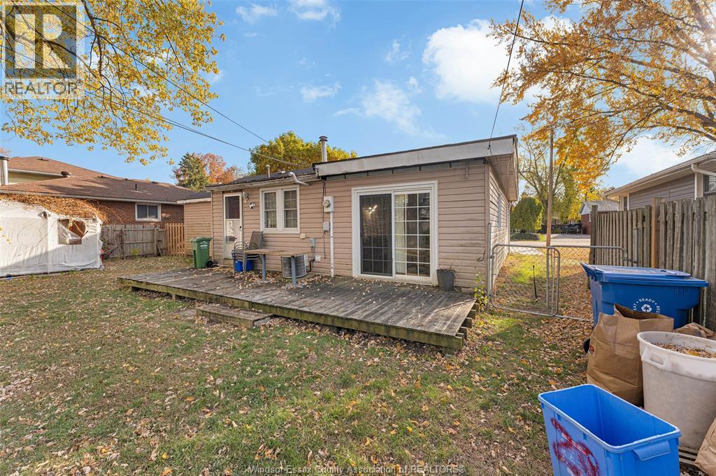 329 Superior Street, Lasalle, Ontario  N9J 1H7 - Photo 5 - 25028420