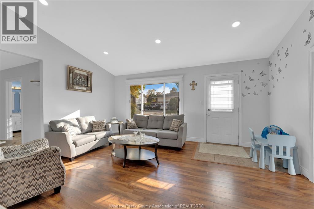 329 Superior Street, Lasalle, Ontario  N9J 1H7 - Photo 9 - 25028420