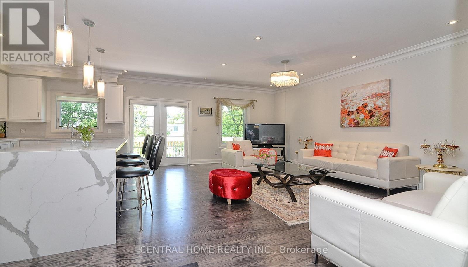 47 Divon Lane, Richmond Hill, Ontario  L4B 0G4 - Photo 2 - N12528736