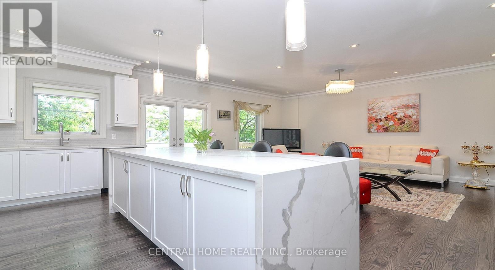 47 Divon Lane, Richmond Hill, Ontario  L4B 0G4 - Photo 6 - N12528736