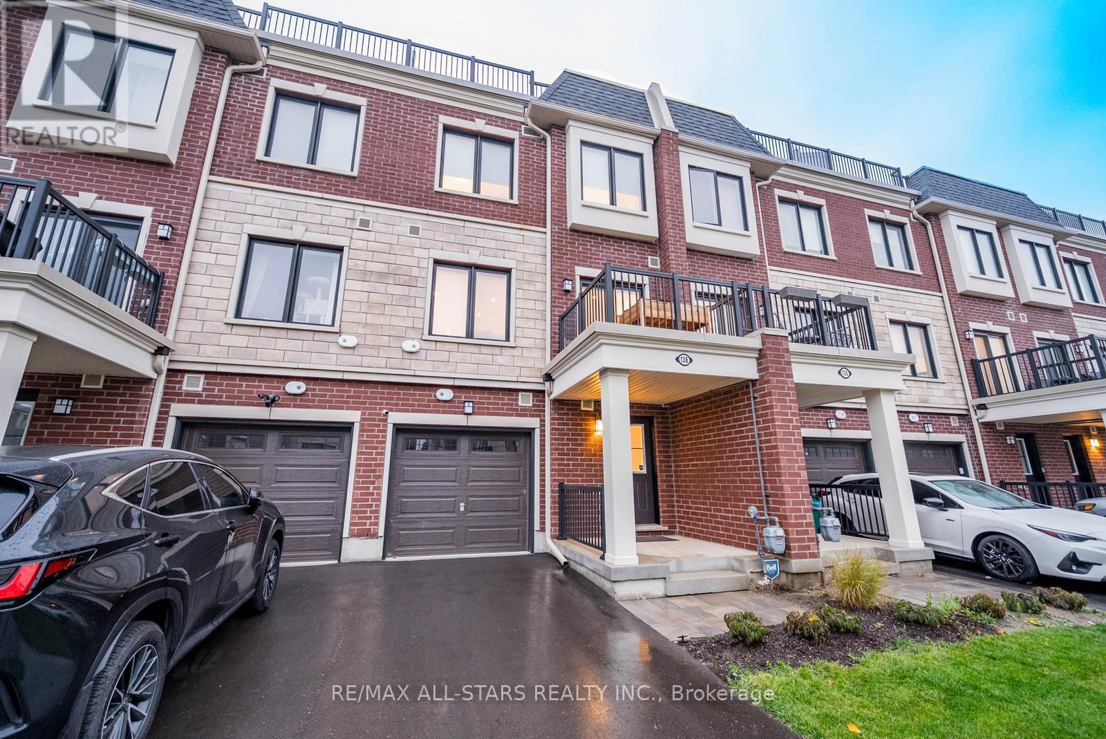 138 Covington Crescent, Whitchurch-Stouffville, Ontario  L4A 4W8 - Photo 2 - N12528780