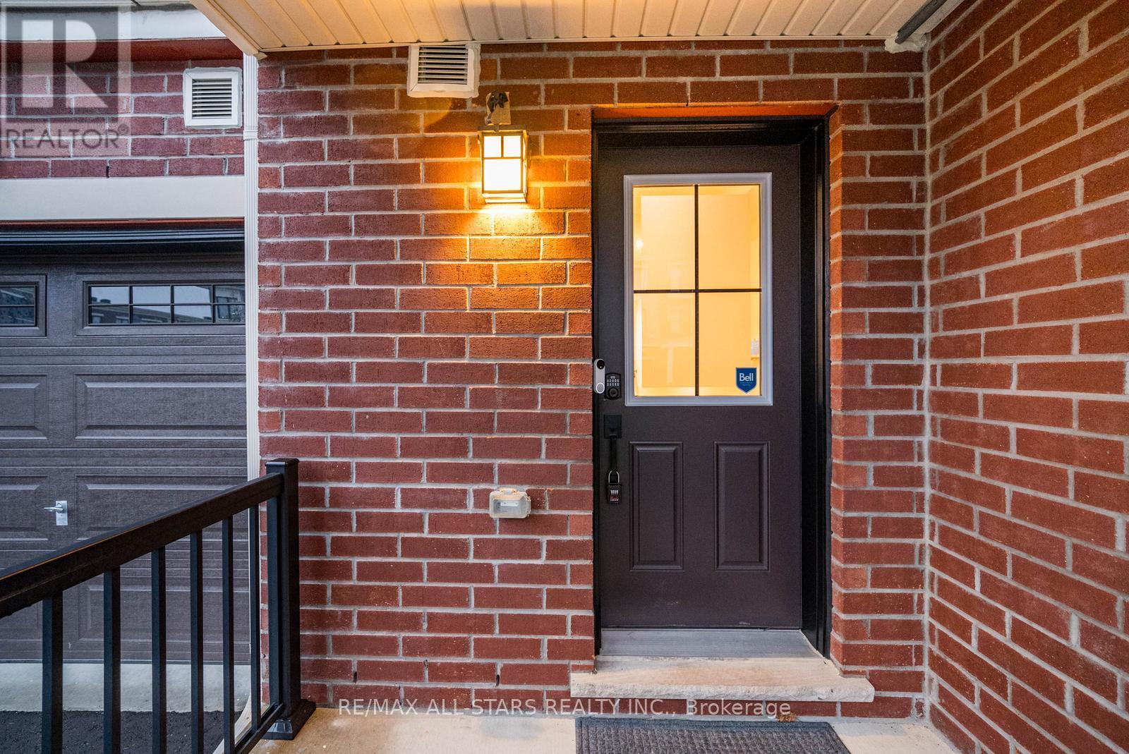 138 Covington Crescent, Whitchurch-Stouffville, Ontario  L4A 4W8 - Photo 7 - N12528780