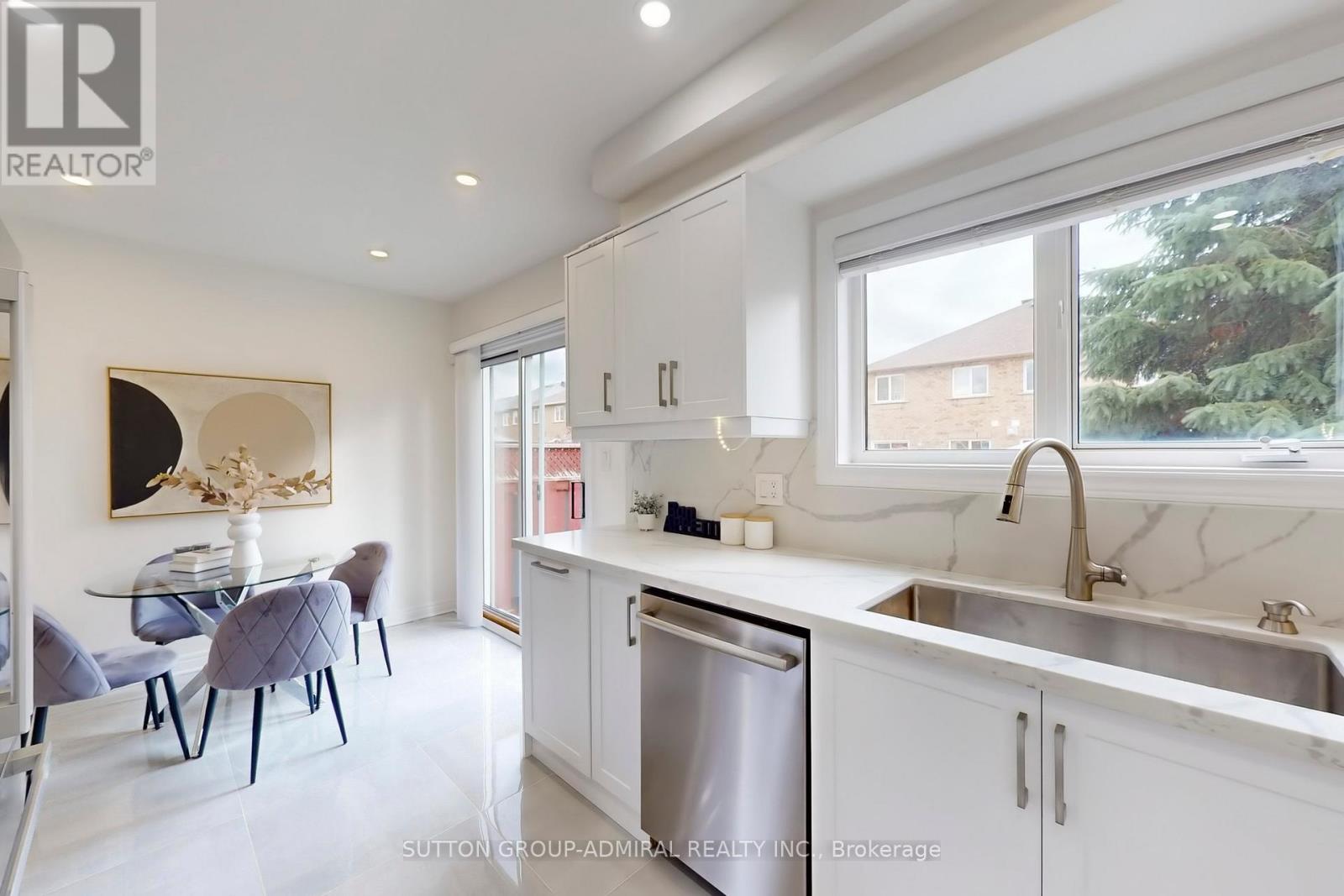 62 Agostino Crescent, Vaughan, Ontario  L4K 5L1 - Photo 11 - N12528790