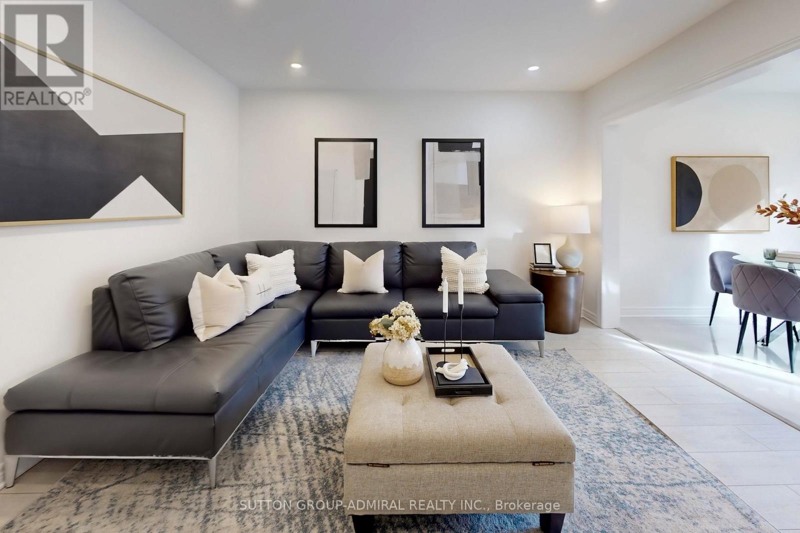 62 Agostino Crescent, Vaughan, Ontario  L4K 5L1 - Photo 4 - N12528790