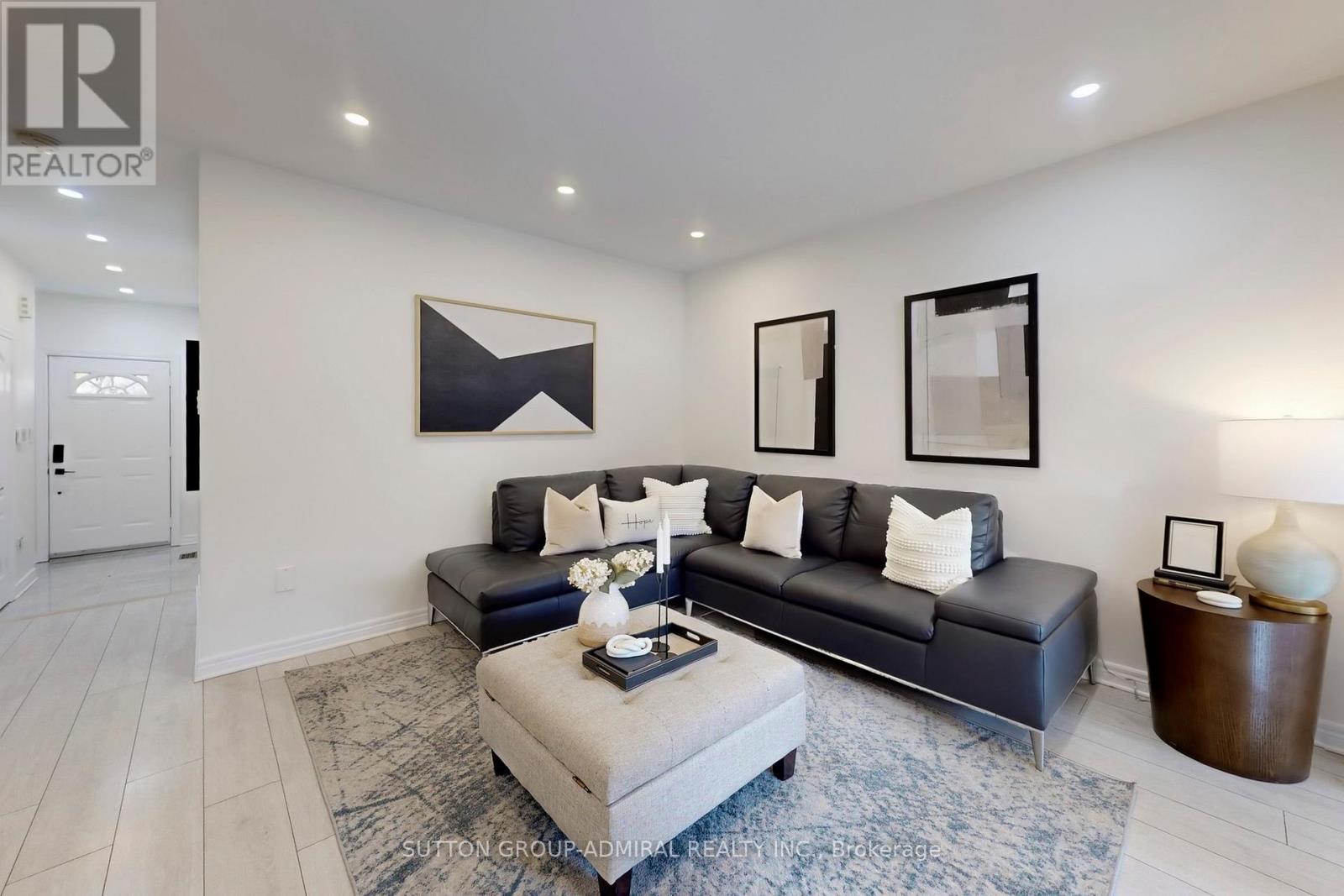 62 Agostino Crescent, Vaughan, Ontario  L4K 5L1 - Photo 5 - N12528790