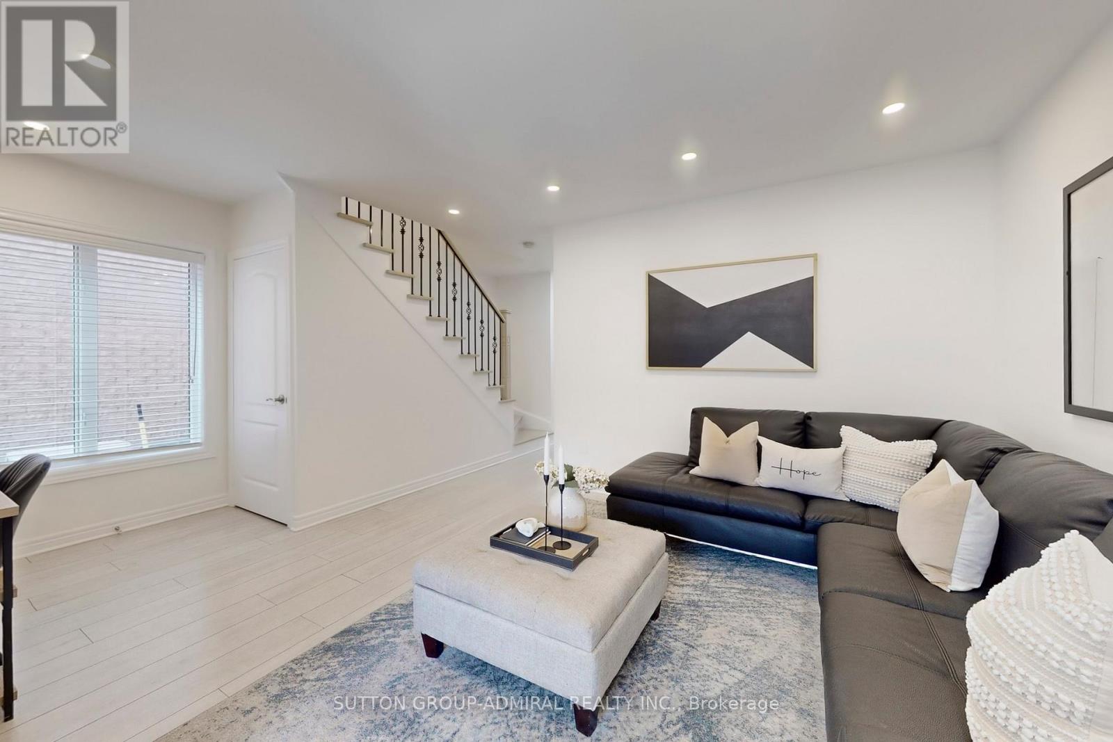 62 Agostino Crescent, Vaughan, Ontario  L4K 5L1 - Photo 6 - N12528790