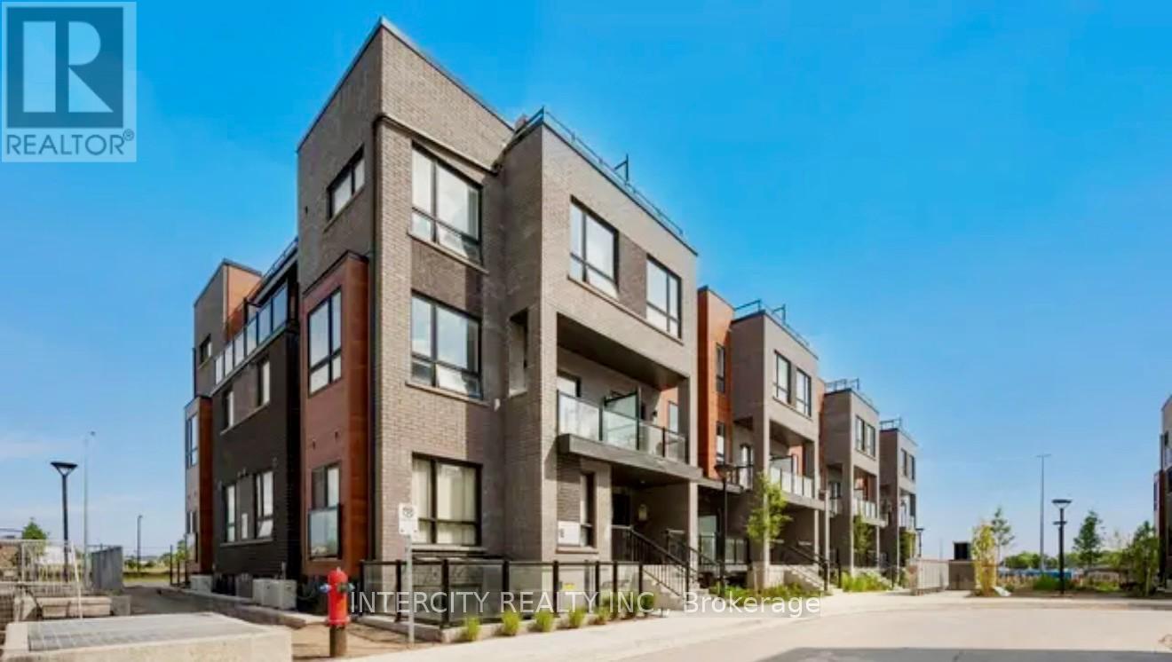 9 - 18 LYTHAM GREEN CIRCLE, Newmarket, Ontario