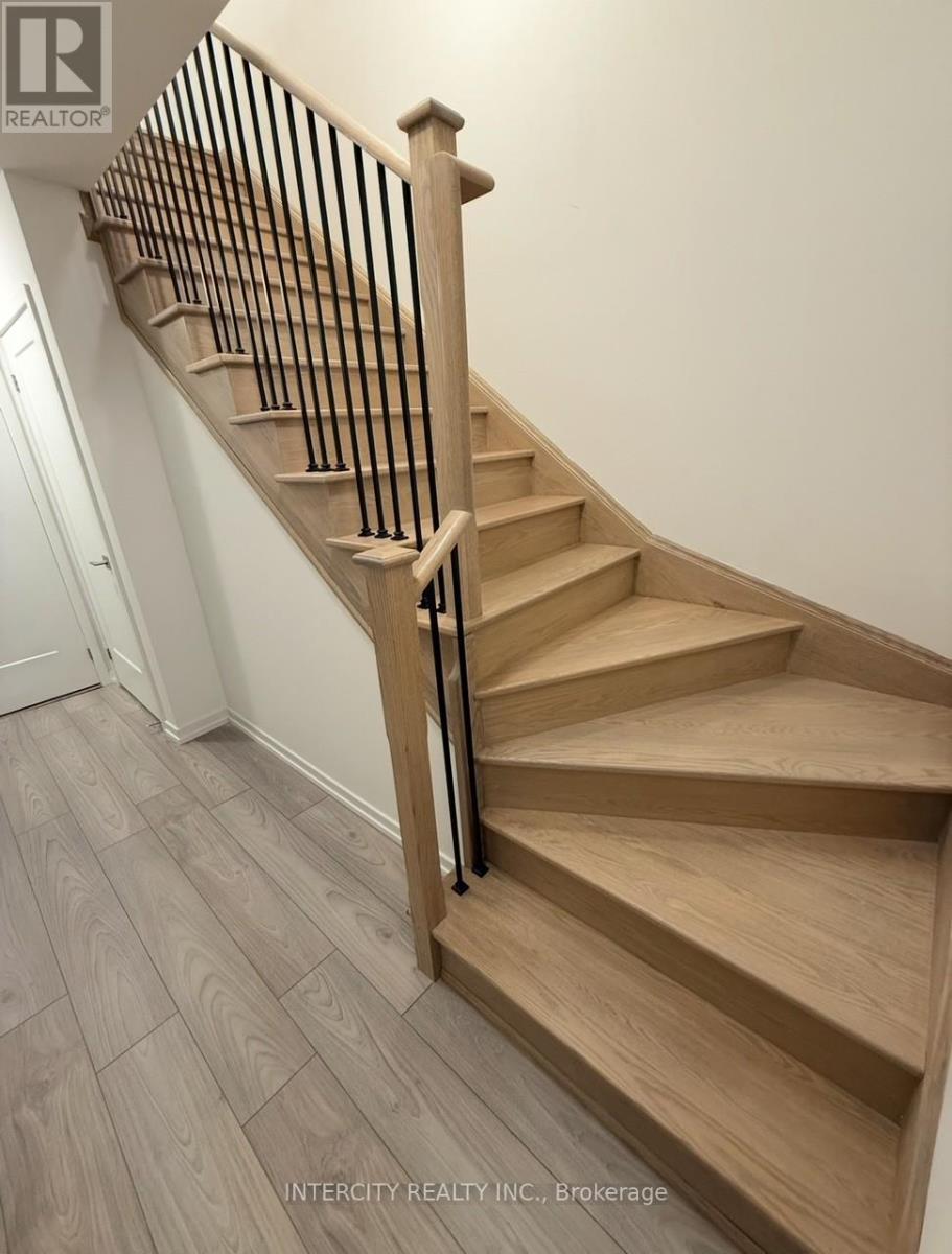 9 - 18 Lytham Green Circle, Newmarket, Ontario  L3Y 0H4 - Photo 10 - N12528826