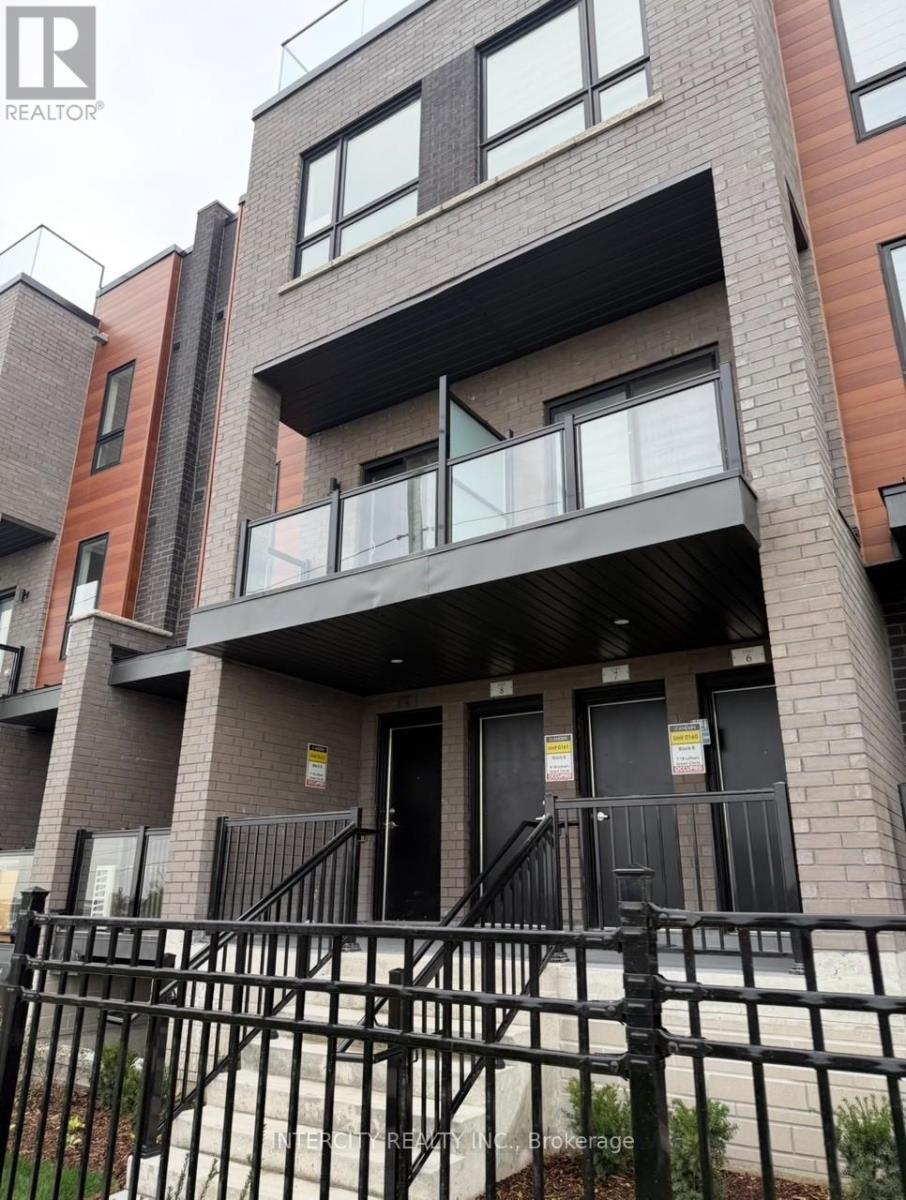 9 - 18 Lytham Green Circle, Newmarket, Ontario  L3Y 0H4 - Photo 2 - N12528826