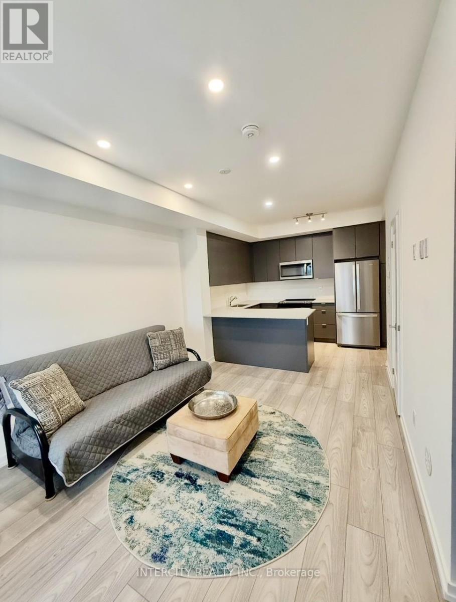 9 - 18 Lytham Green Circle, Newmarket, Ontario  L3Y 0H4 - Photo 5 - N12528826