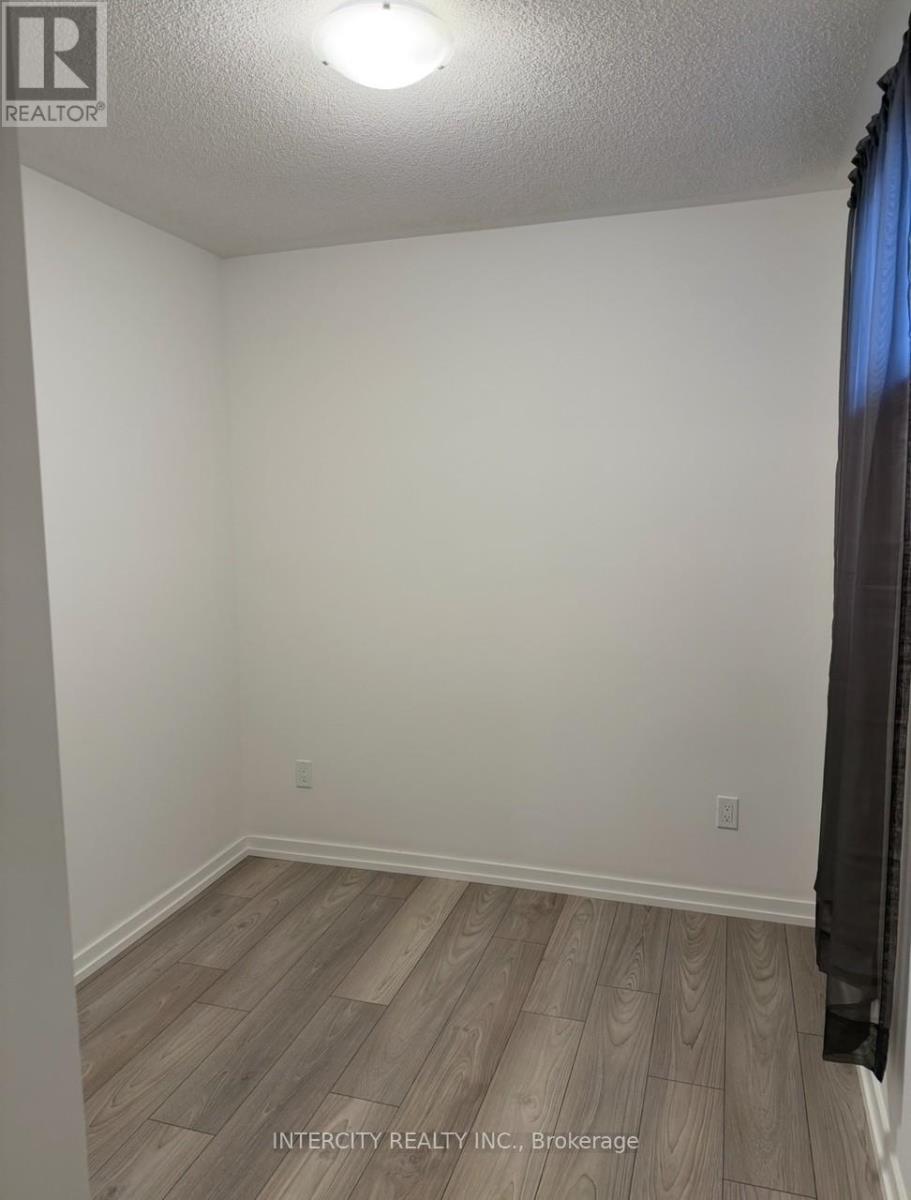 9 - 18 Lytham Green Circle, Newmarket, Ontario  L3Y 0H4 - Photo 8 - N12528826