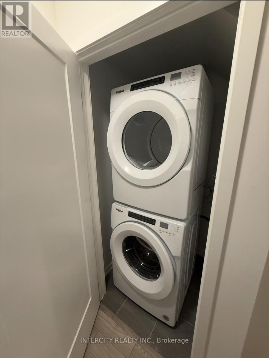 9 - 18 Lytham Green Circle, Newmarket, Ontario  L3Y 0H4 - Photo 9 - N12528826