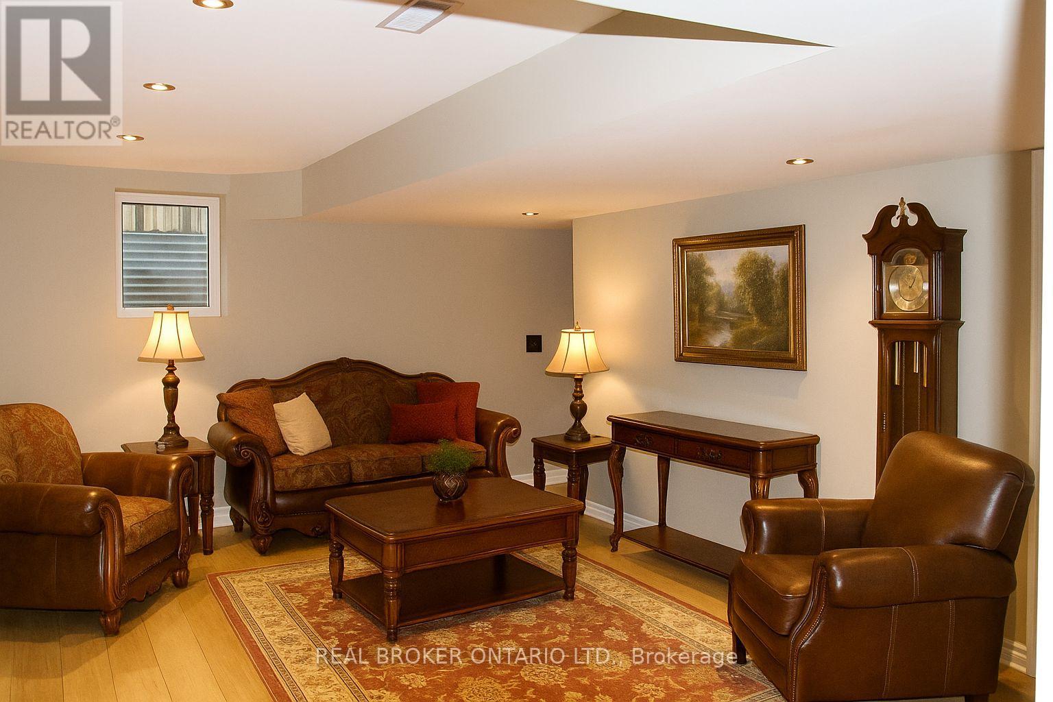 147 Jordanray Boulevard, Newmarket, Ontario  L3X 2P4 - Photo 3 - N12528982